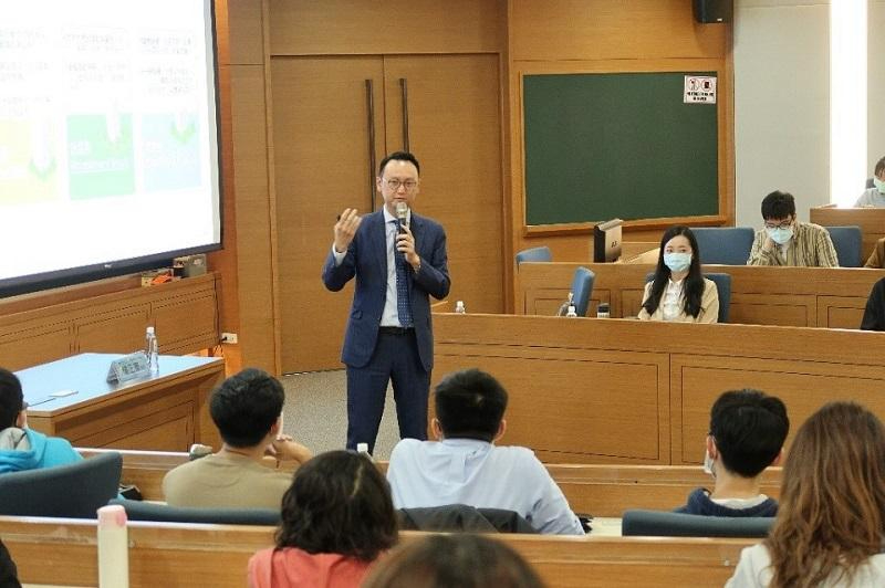校園理財講座，為青年埋下理財種子 | 國泰投信